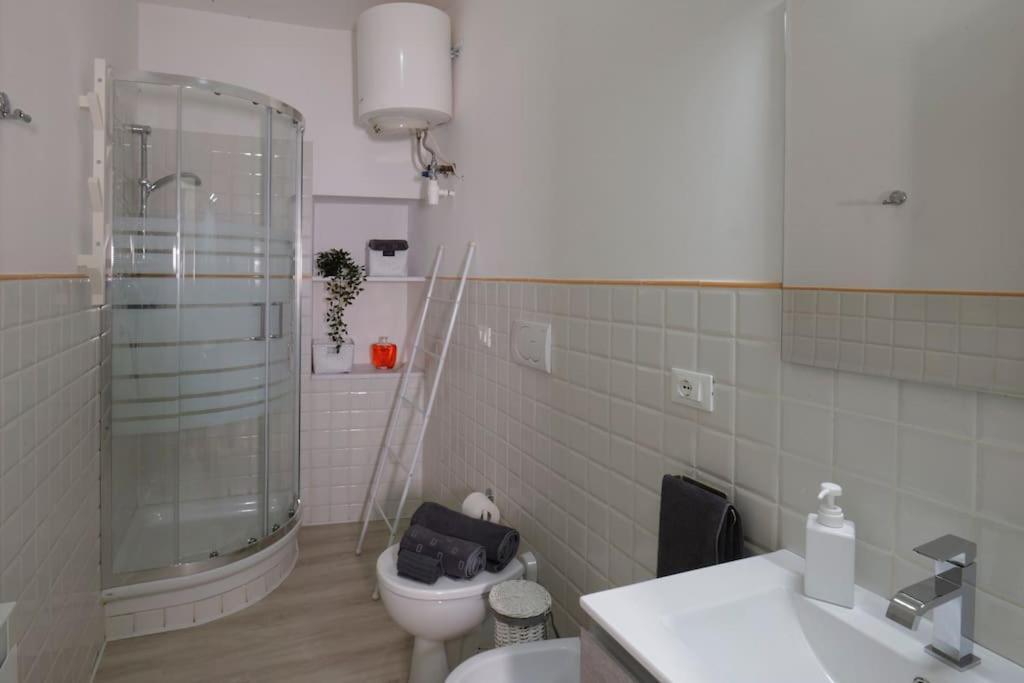 Suite In Centro Storico Porto Di Savona-Spiagge Exteriör bild